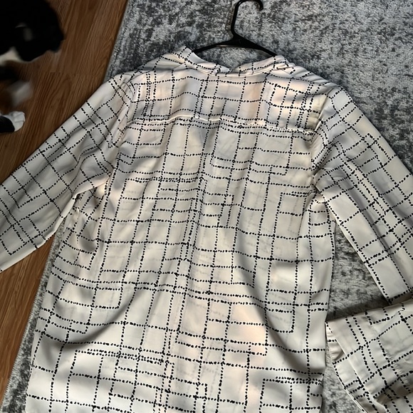Cream Grid Design Blouse - Picture 4 of 6